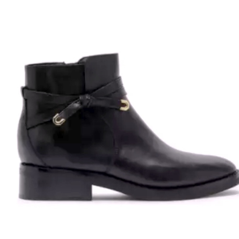 Cole Haan “Railyn” BLACK Leather Bootie Ankle Boots With Brass Accents Womens 9